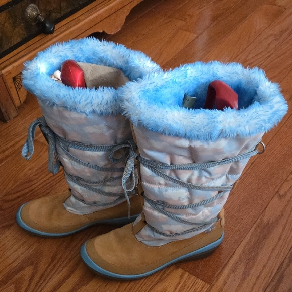 Timberland Tan and Light Blue Women's Winter Boots - Picture 2 of 11